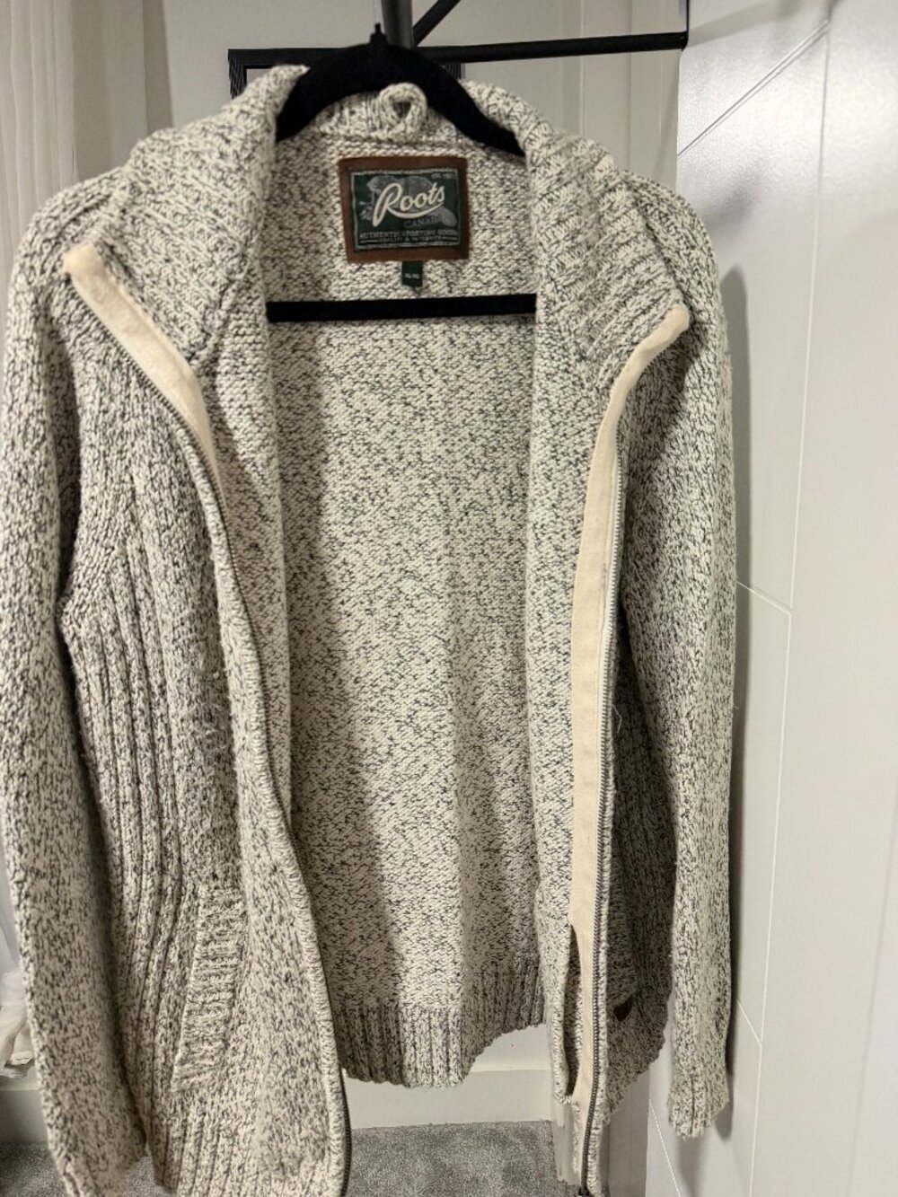 Hearty Heather Gray Roots Zip-Up Sweater: Cozy Canadian Cabin Vibes!